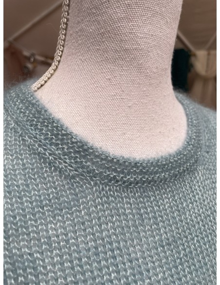 Col rond tricoté avec finesse Col rond tricoté avec finesse