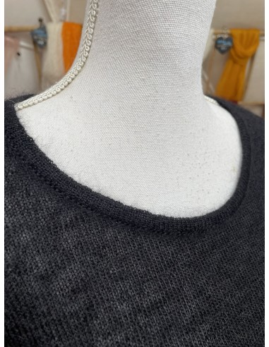 Col rond tricoté avec finesse